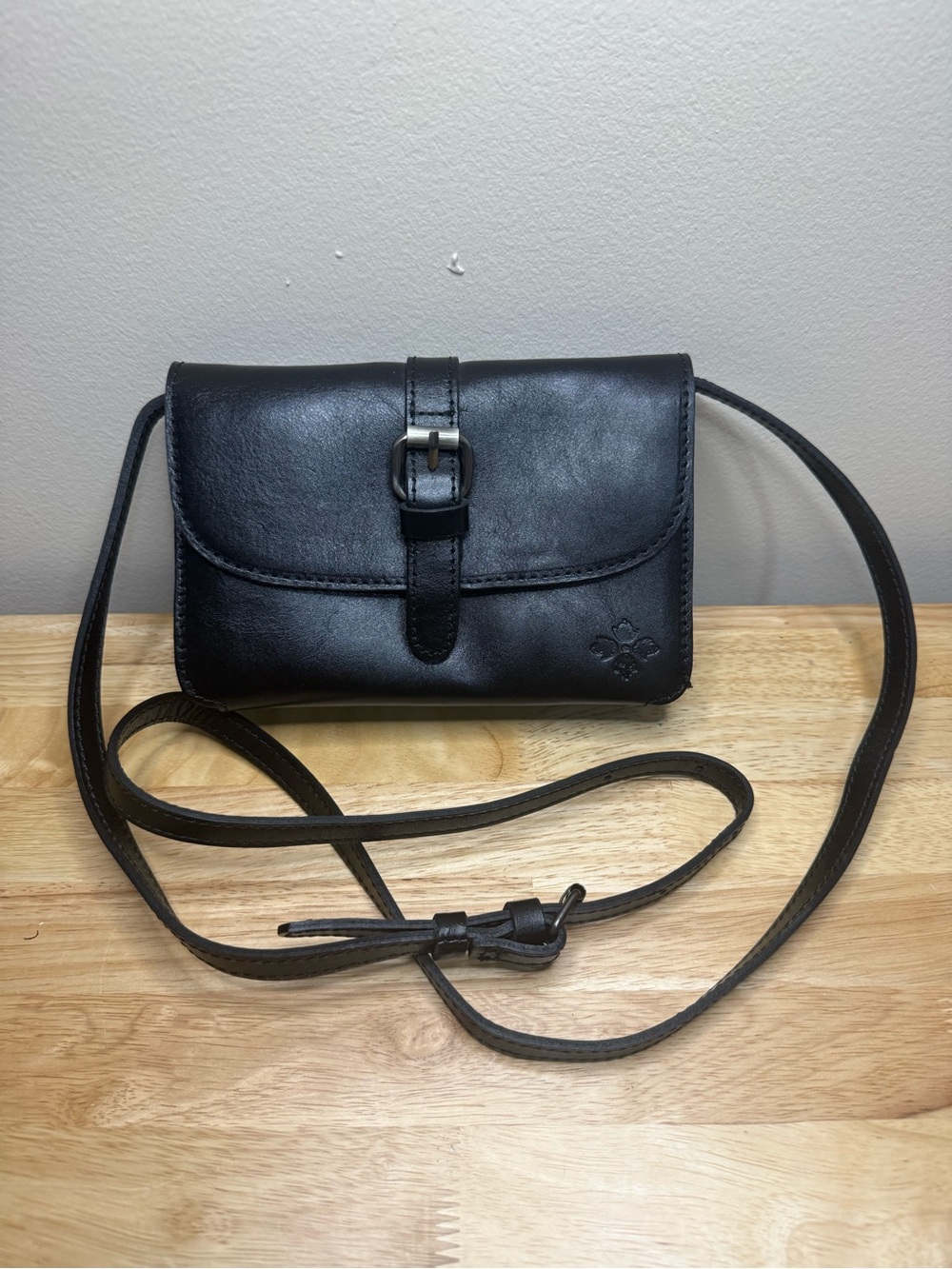 Patricia Nash Torri Crossbody Black Leather Buckle Flap Purse EUC - Picture 2 of 12